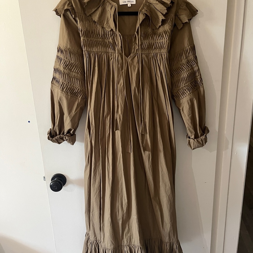 V.DE.VINSTER. Smocked Green Dress